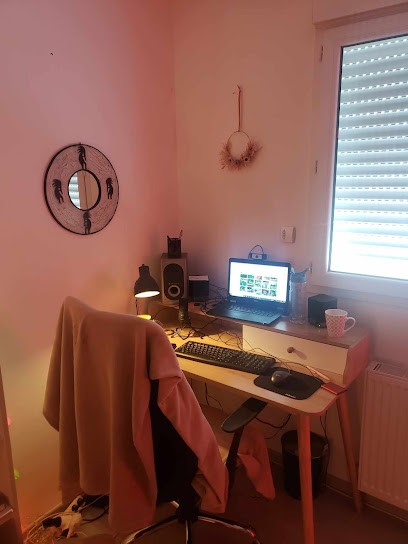 Julie PERRIER - Lumière Sur Lunicité, Voyant à Saint-Saturnin