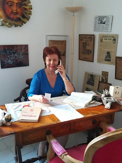 Ariane Voyant à Menton