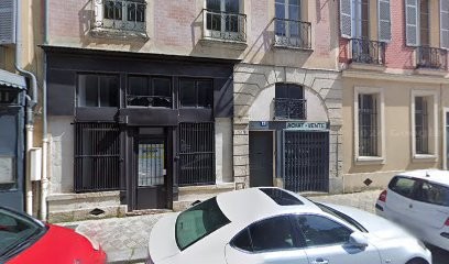 Agathe Medium, Voyant à Versailles