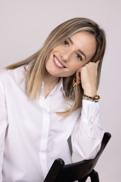 Laure Medium, Laure Lorenzi Voyant à Cagnes-sur-Mer